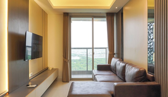 Modern Look And Comfy 2Br Gold Coast Apartment in Jakarta