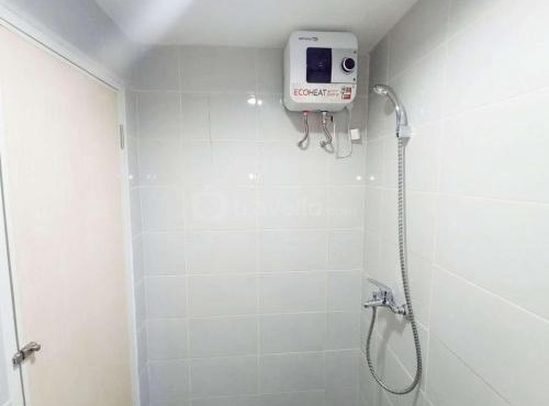 Modern Look and Homey Studio Amartha View Apartment By Travelio in Semarang