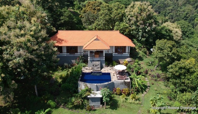 Modern luxury villa with fantastic sea views in Banjar Lovina