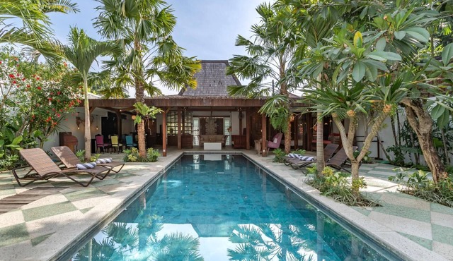 Modern Mix 3BR 12m Pvt. Pool 10min Beach in Badung