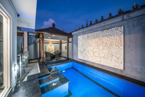 Modern villa with private pool , full kitchen and parking in Legian