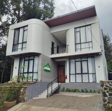 Naomi Villa Tawangmangu in Tawangmangu