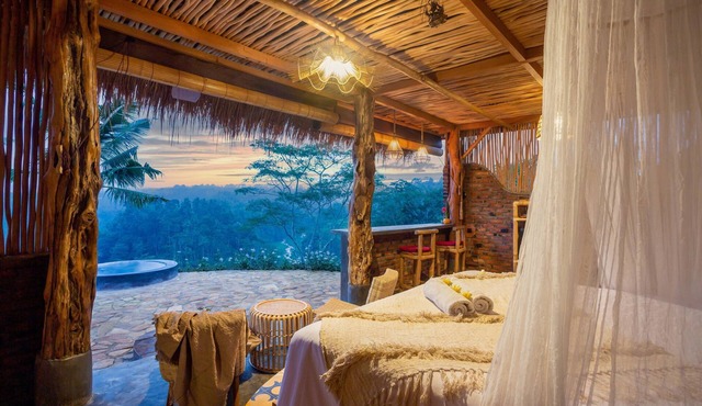 NATURAL GETAWAY! 1BR Villa Set In Karangasem - W/Outdoor Spa Tub! - W/BREKKIE! in Karangasem