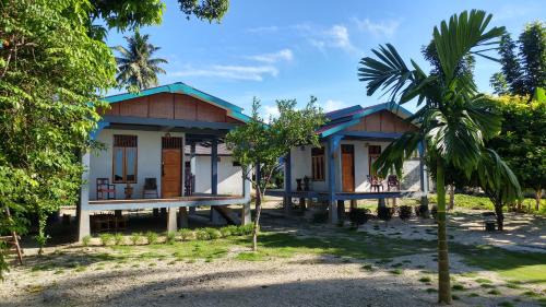 New Raya - Nias Beach Bungalows in Lagudri