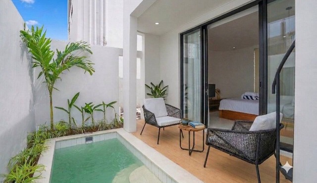 New Rooftop Jacuzzi & Private Pool Villa near Canggu/Seminyak. in Bali