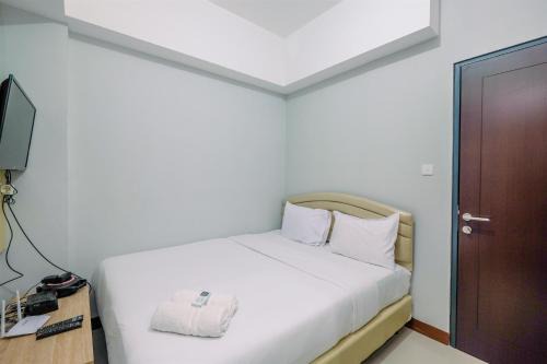 Nice and Elegant 1BR at Royal Heights Apartment By Travelio in Bantarkamang