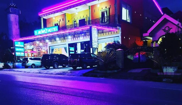 Nowly Hotel in Doloksanggul