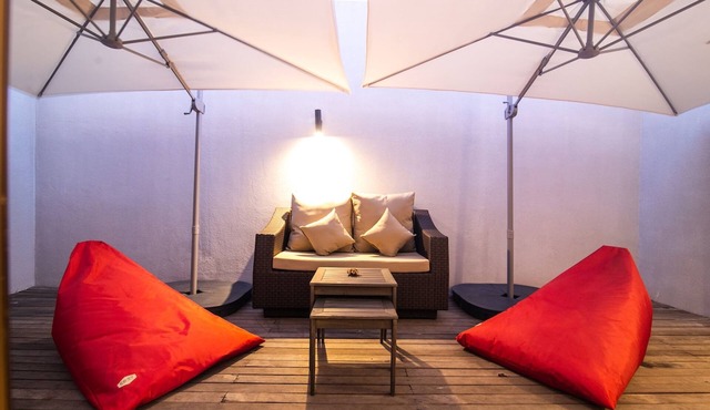 Nusa Djiwa · 1BR sleeps upto 4, mins walk to beach in Tabanan