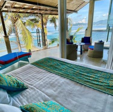Ocean Suite By A&J - Exceptional Beachfront Apartment - Candidasa in Candidasa
