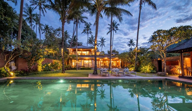 Ocean View Villa Manis, 6BR Retreat, East Bali in Candidasa
