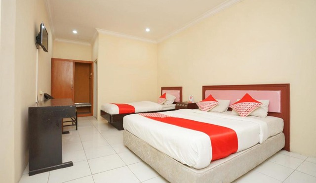 OYO 2003 Female Guest House in Probolinggo