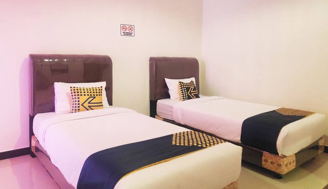 OYO 2220 PINK'S GUEST HOUSE in Hutagodang