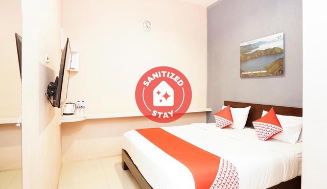 OYO 240 Audah Sevana Syariah Hotel in Surabaya