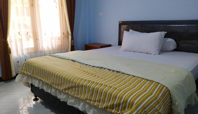 OYO 2423 Hotel Tubalong Taliwang Syariah in Taliwang