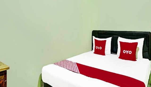 OYO 2708 Hotel Kemuning Syariah in Pamekasan