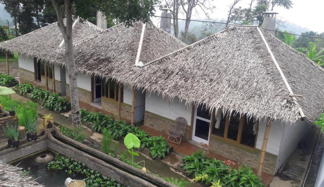 OYO 2922 Wisma Kampoeng Ciherang Syariah in Sumedang