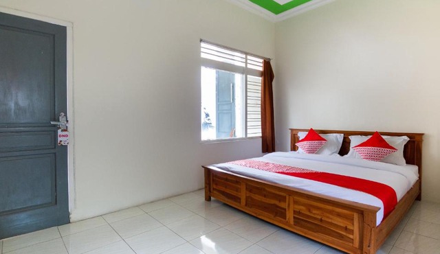 OYO 3210 Villa Aisya in Batu