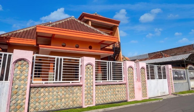 OYO 95290 Incess Diana Syariah in Probolinggo
