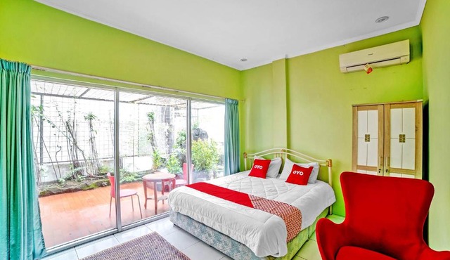 OYO Flagship 90759 Beatrix Apartment in Medan