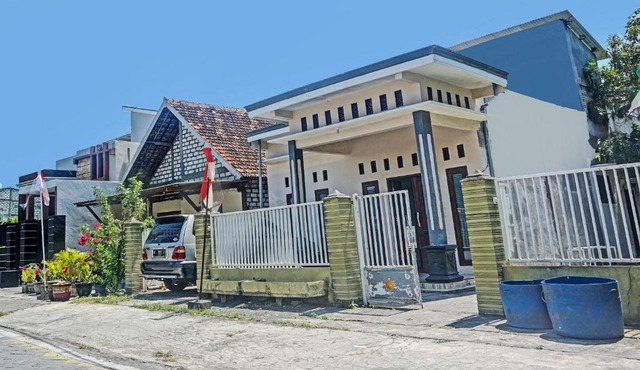 OYO Life 91600 Syariah Army Kost & Homestay in Gresik