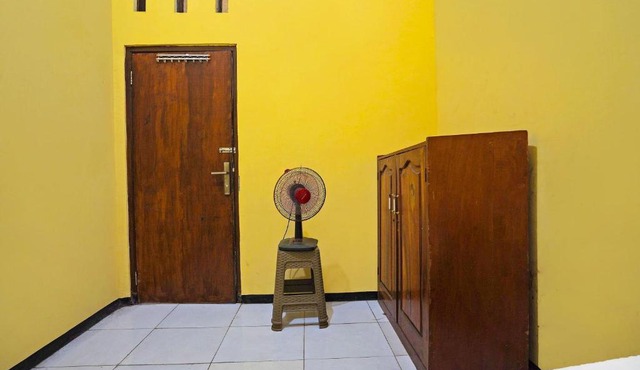 OYO Life 91869 Insan Mulia Kost Syariah in Mojokerto