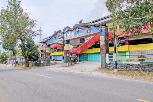 OYO Life 92032 Utama Hotel & Karaoke in Trenggalek
