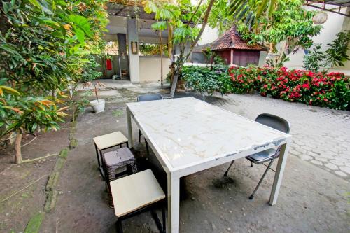 OYO Life 93257 Kos Anugerah in Mataram