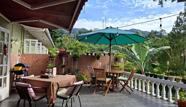 ParabonHaus Kopitiam - Bed & Breakfast in Gegarbensang