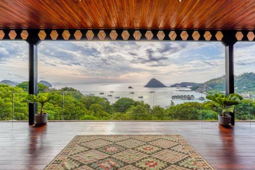 Paradise Garage Komodo Villa in Labuan Bajo