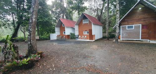 Penginapan Cimanggu forest in Baruhtunggul