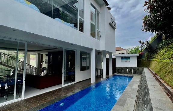 Platinum Yellow Bandung Villa 24 Pax Private Pool in Bengkok