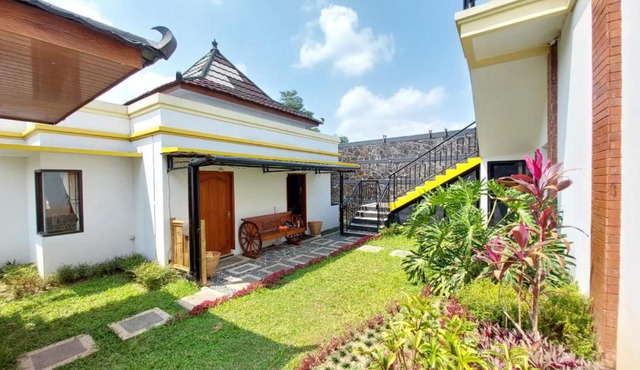 Pool Villa Saung Suluh in Baturaden
