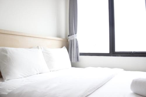 Premium 2BR Tamansari Panoramic Apartment By Travelio in Bandung