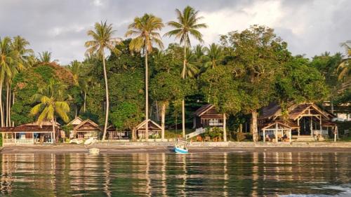 Pristine Paradise Dive Resort - Togean Islands, Una Una in Pulau Unauna