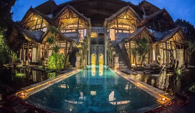 Private 3 Bedroom villa - Unique Castle Design in gianyar