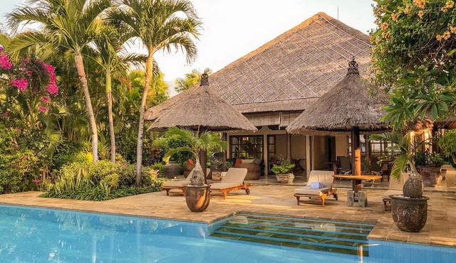 Private and Peaceful Beachfront Pool Villa @ Lokopaksa, Seririt! in Seririt