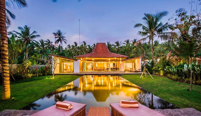 Private Beachfront Villa with Pool - The Melaya Villas in Melaya