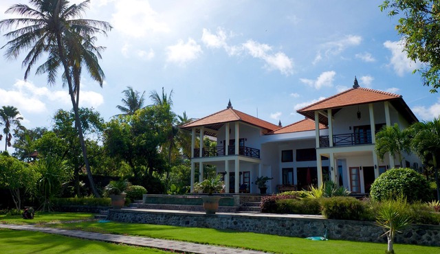 private luxury villa in the Asia Western style - fantastic location by the sea in Bukti