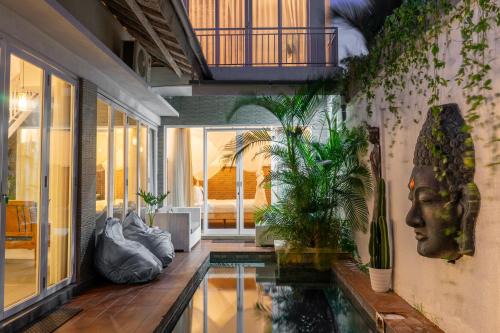 Private-Pool Family Villa near Canggu Beach in Tumbak Bayuh