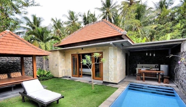 Private Pool House Near Beach, Singaraja in Singaraja
