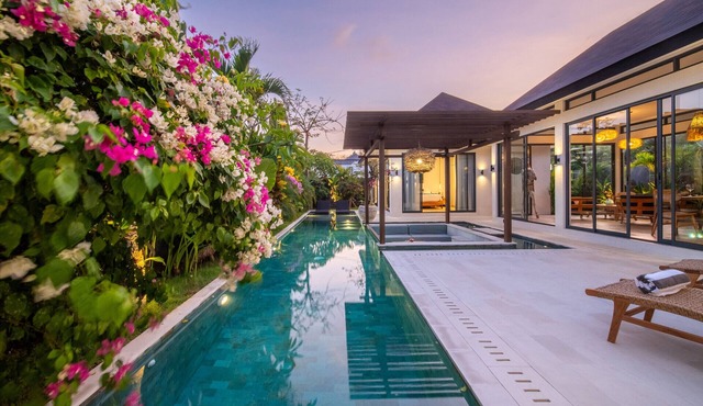 Private Pool Outdoor Showers Near Beaches in Uluwatu