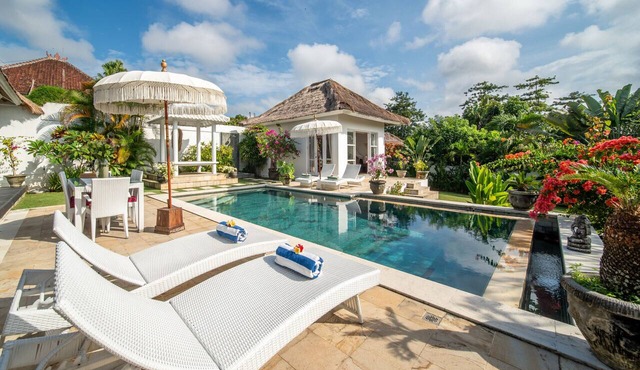 Private Pool Private Villa Garden Gazebo in Uluwatu