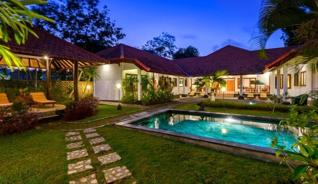 Private Pool Villa with Huge Garden! in Jimbaran