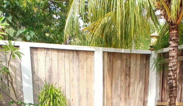 Private villa 3 bed rooms, swimming pool and big garden, in Mataram