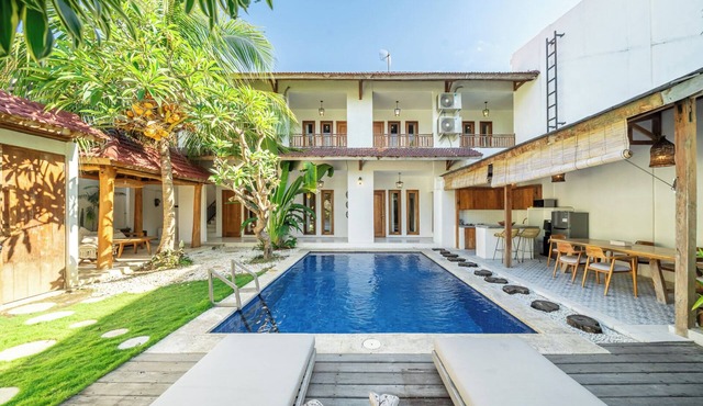 Private Villa 4-Bedroom with swimming pools in central legian in Legian