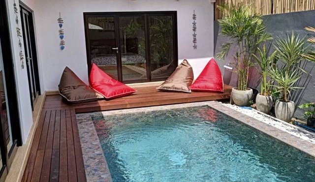 Private Villa with pool. Top location, a short walk to the beach in Canggu