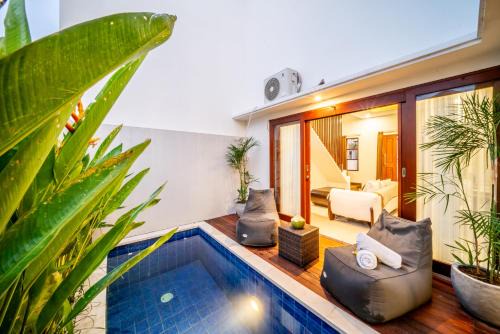 Promo! New Rosa Villa Muding, Luxury and cozy 3Bedrooms Villa in Heart of Kerobokan with Special Office Room in Kerobokan