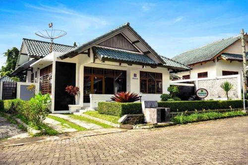 Puncak Villa Lotus D33 in Cipanas