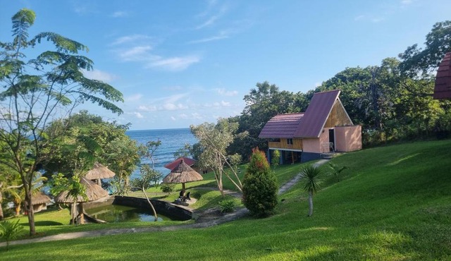 Puri Ma'u Beach & Bungalows in Boba