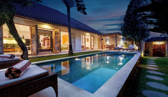 Puri Pura: fully serviced 4 bedroom villa, central Canggu, close to the beach. in Banjar Canggu
